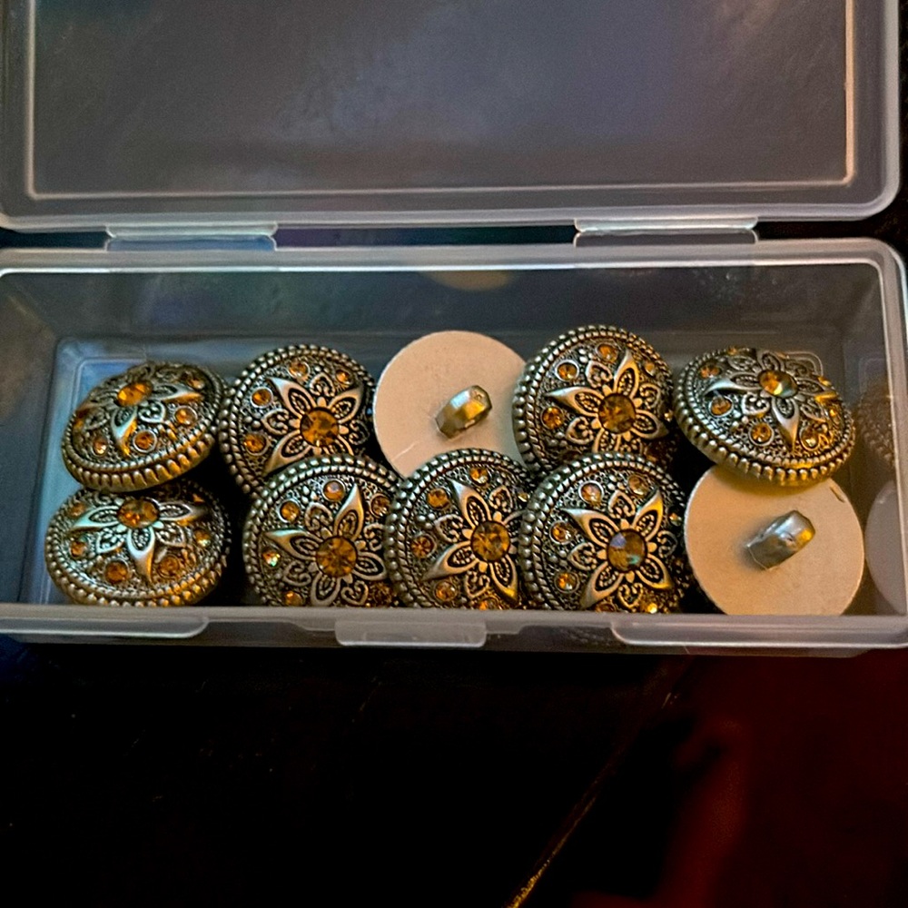 Vintage style buttons